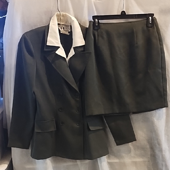 Elegant Olive Green Women's Suit Set - Picture 1 of 3